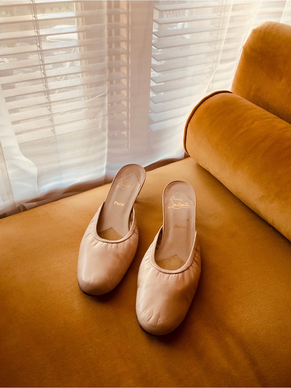 Christian sz 39 Louboutin Nude Leather Slip-On Mules - Picture 2 of 6